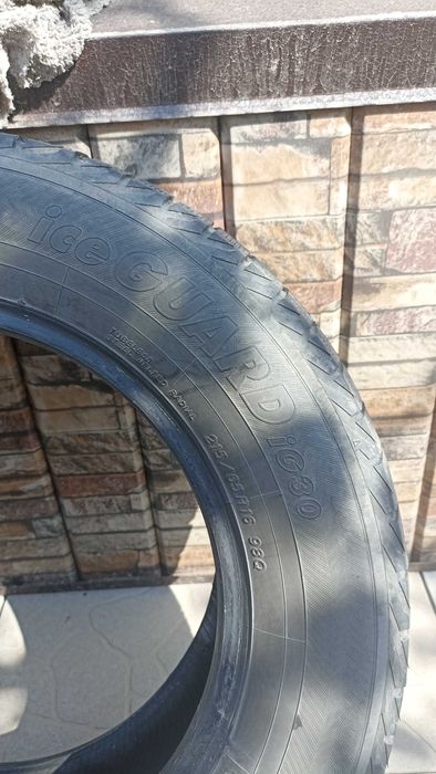 Продам зимние б.у шины Yokohama Ice Guard IG 30, 215/65/16