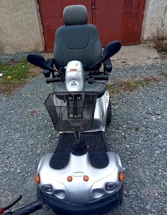 Scuter Carut electric pentru persoane cu dizabilități handicap