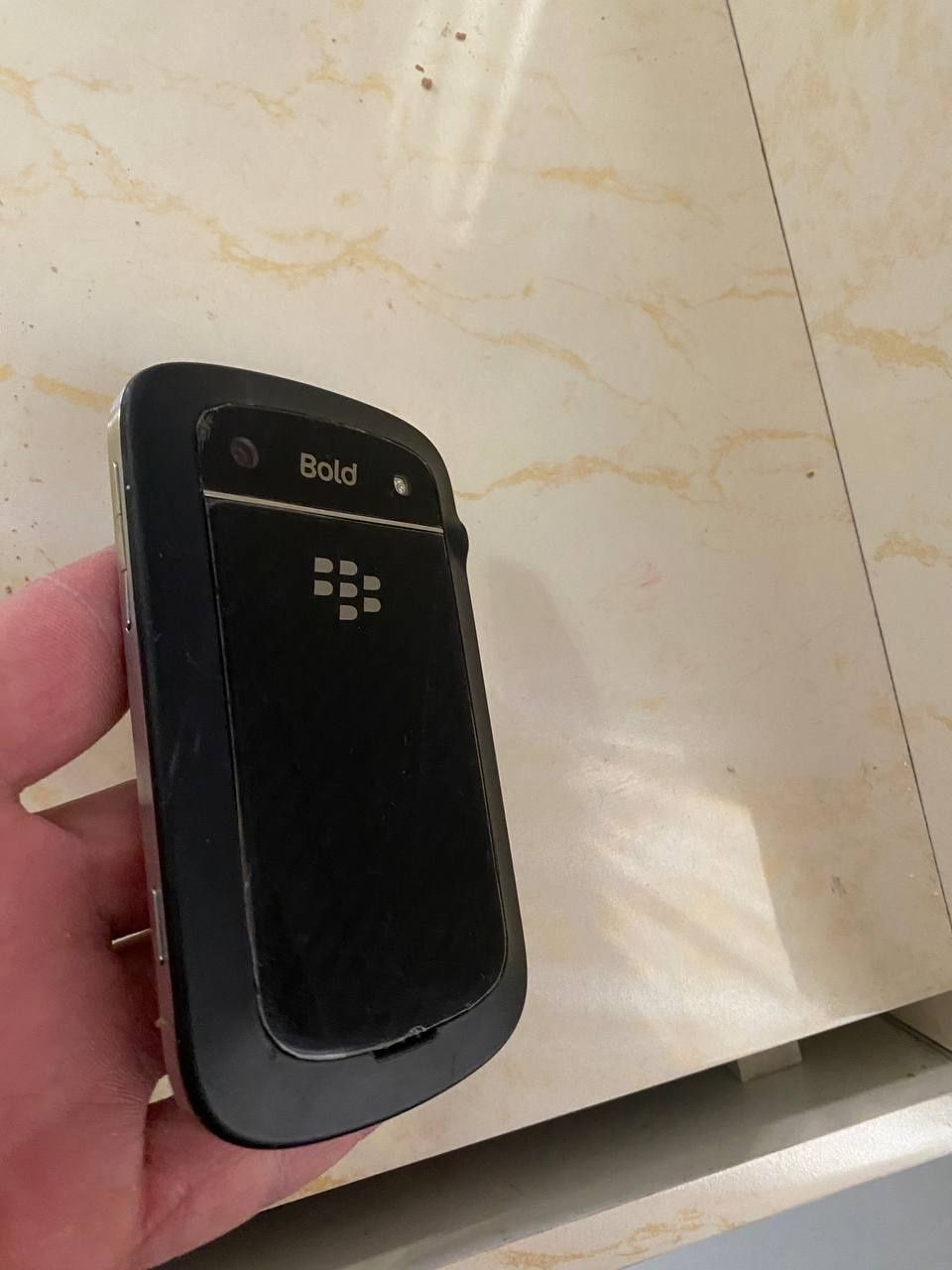 Телефон сотилади BlackBerry 9930 3G,  Bold Touch