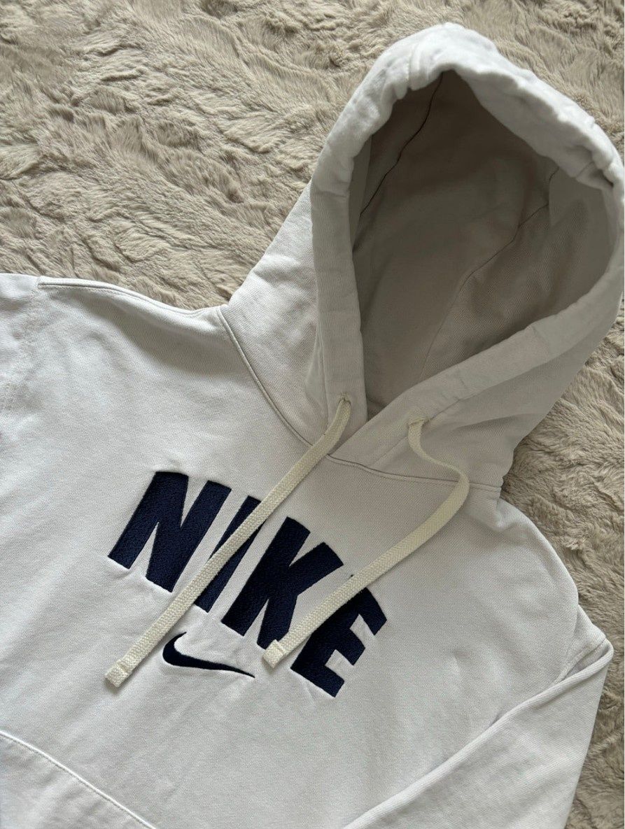 Продавам Nike Hoodie