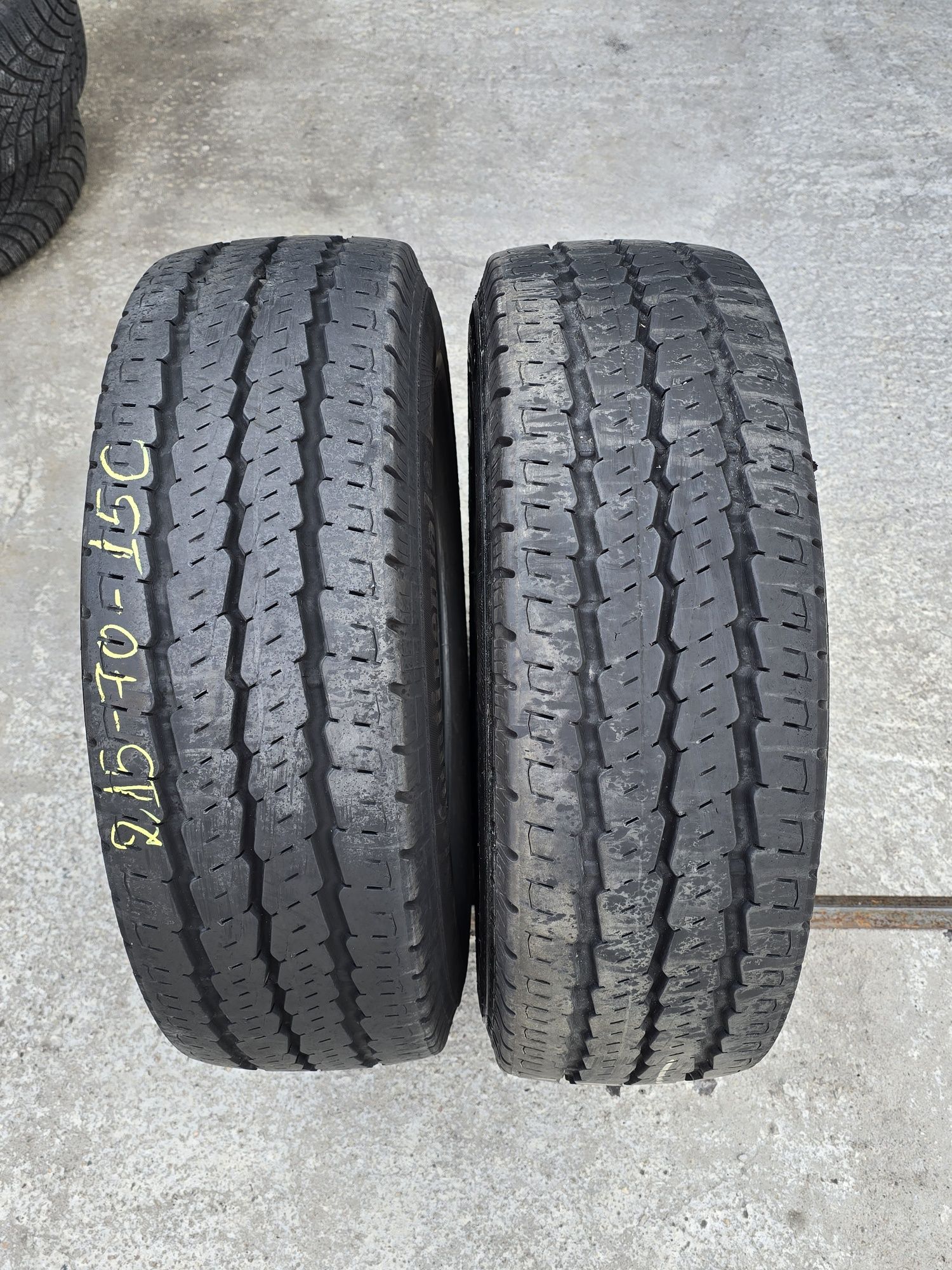 2 Броя Бусови Гуми 215/70/15C Continental 7,5mm