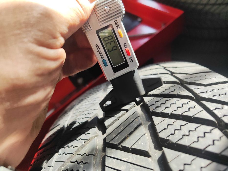 2бр.зимни гуми 235/65/17 Platin