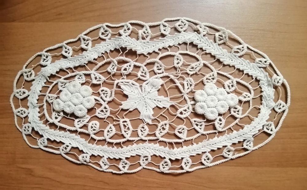 Mileuri și fețe de masă din macrame