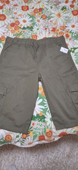 Vând pantaloni scurti copii