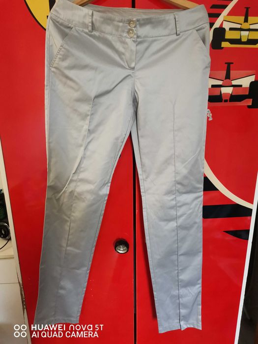 Дамски сив леко сатениран панталон!