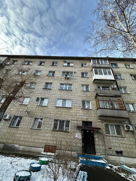 2х, Ауэзова, 4, 47м2, 1968г.п., ремонт, кирпич, балкон остеклен.