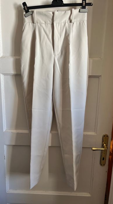 Pantaloni crem conici Zara
