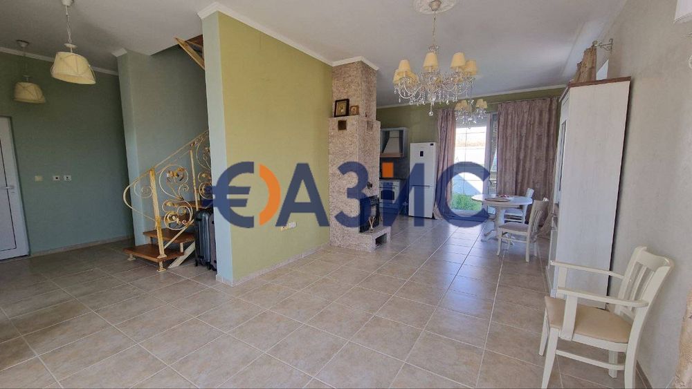 Къща с парцел и басейн, Чолакова Чешма, 212м.кв., цена 349000 евро