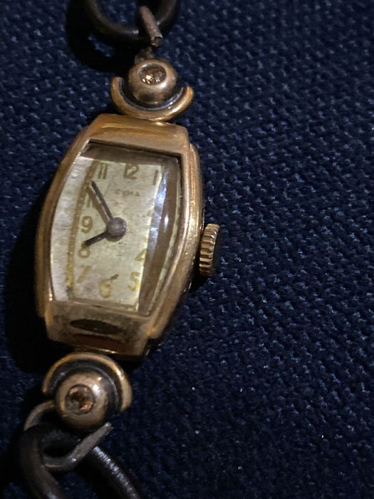 Швейцарски часовник CYMA с естествени диаманти