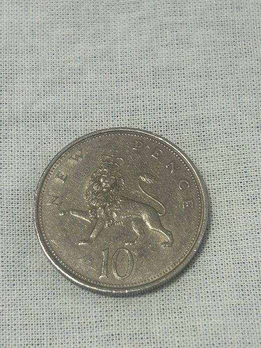 Vând moneda 10 New pence 1969 Regina Elisabeta 2