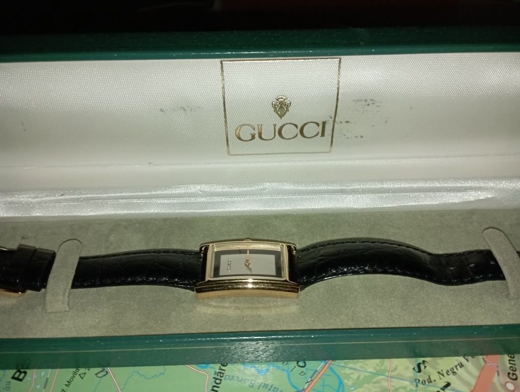 Vând ceas Gucci vechi(dama)
