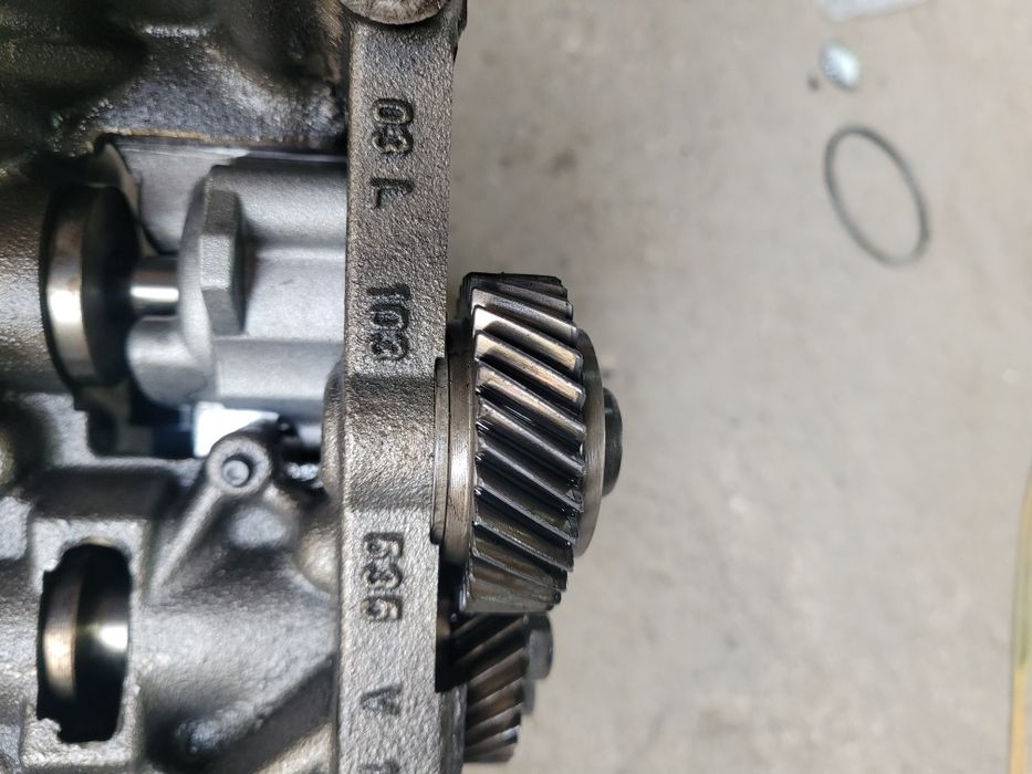Pompa ulei passat octavia audi 2.0 140 cai