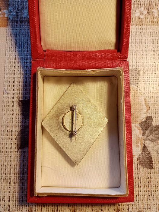 Значка с кутийка на ОФ-сребърна