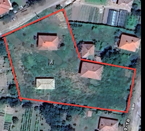Продава се къща с голям двор