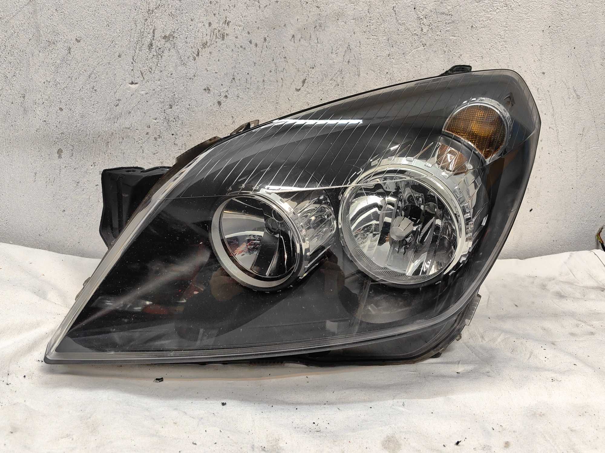 Оригинален фар Опел Астра  Opel Astra H