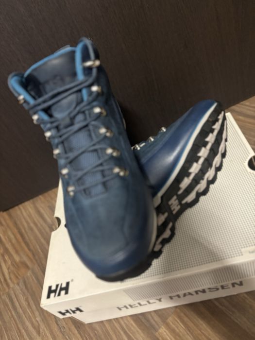 Ghete Helly Hansen,din piele naturala,aproape noi,numarul 42