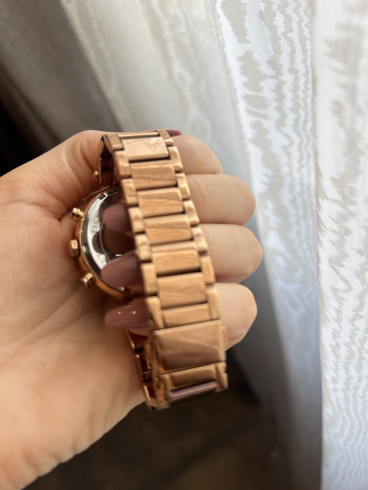 Часовник -дамски Michel Kors