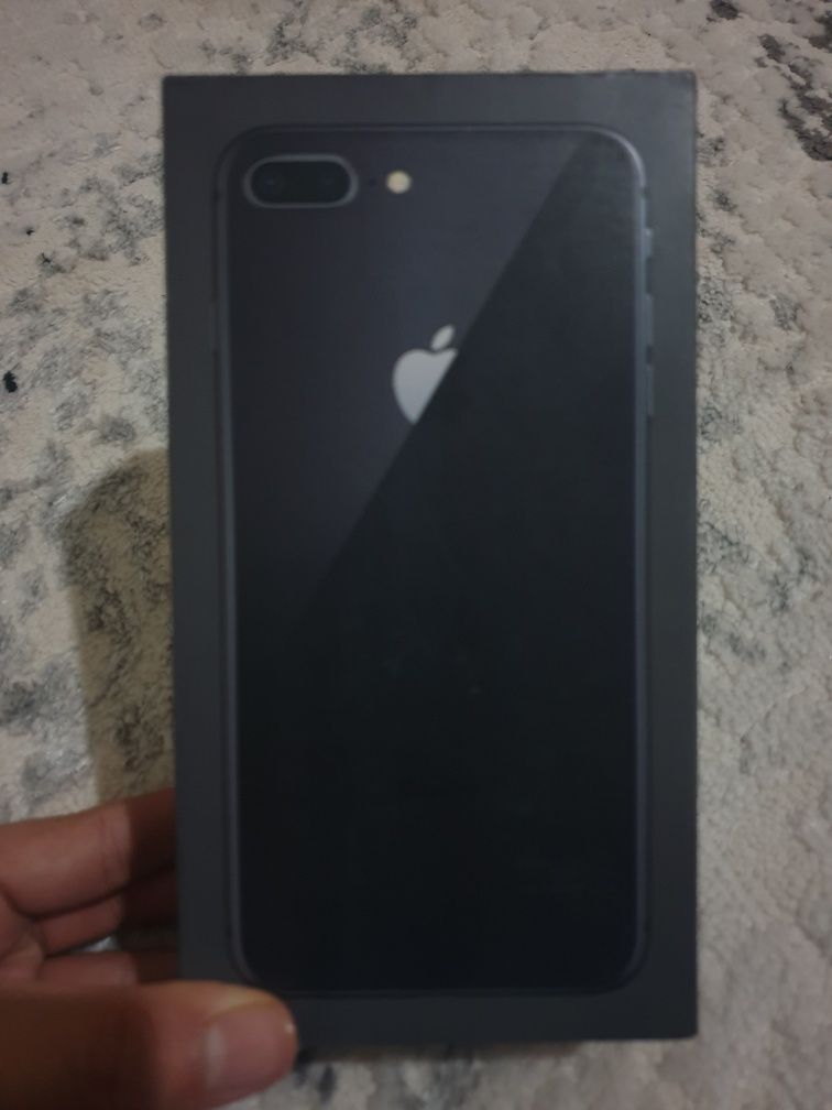 Iphone 8+ karobkasi sotiladi..
