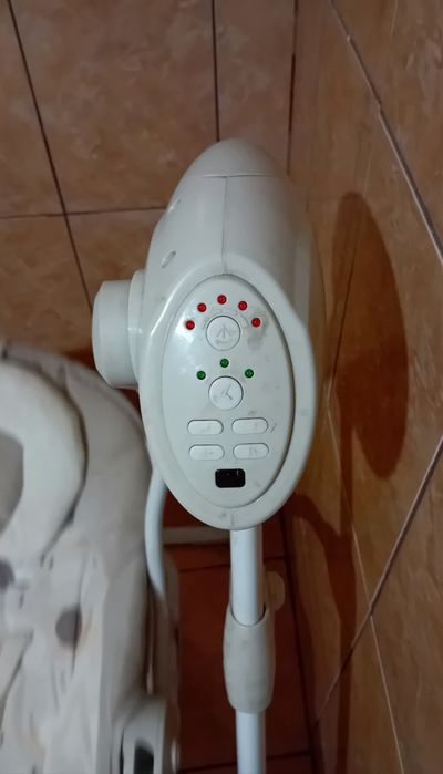Leagăn electric pentru bebe..