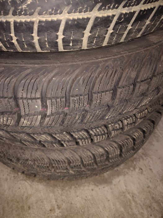 Vând cauciucuri iarna 225 60 R17 Federal Himalaya