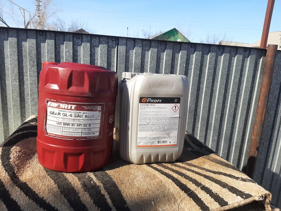 Канистр 20литр по 200тг..