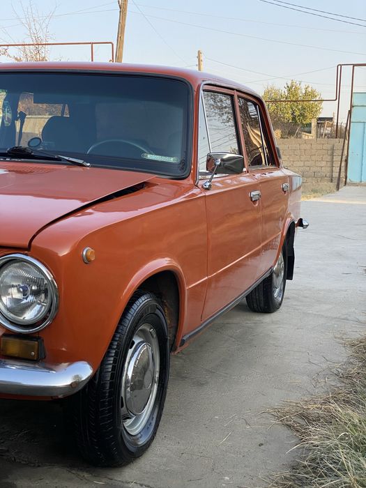 Vaz 21011 sotiladi