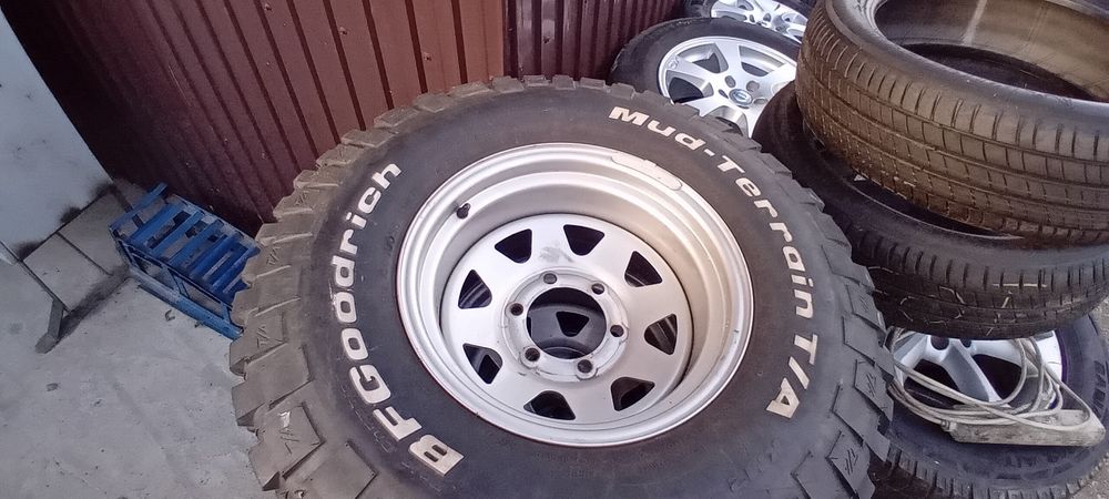 BF Goodrich cu jante r15