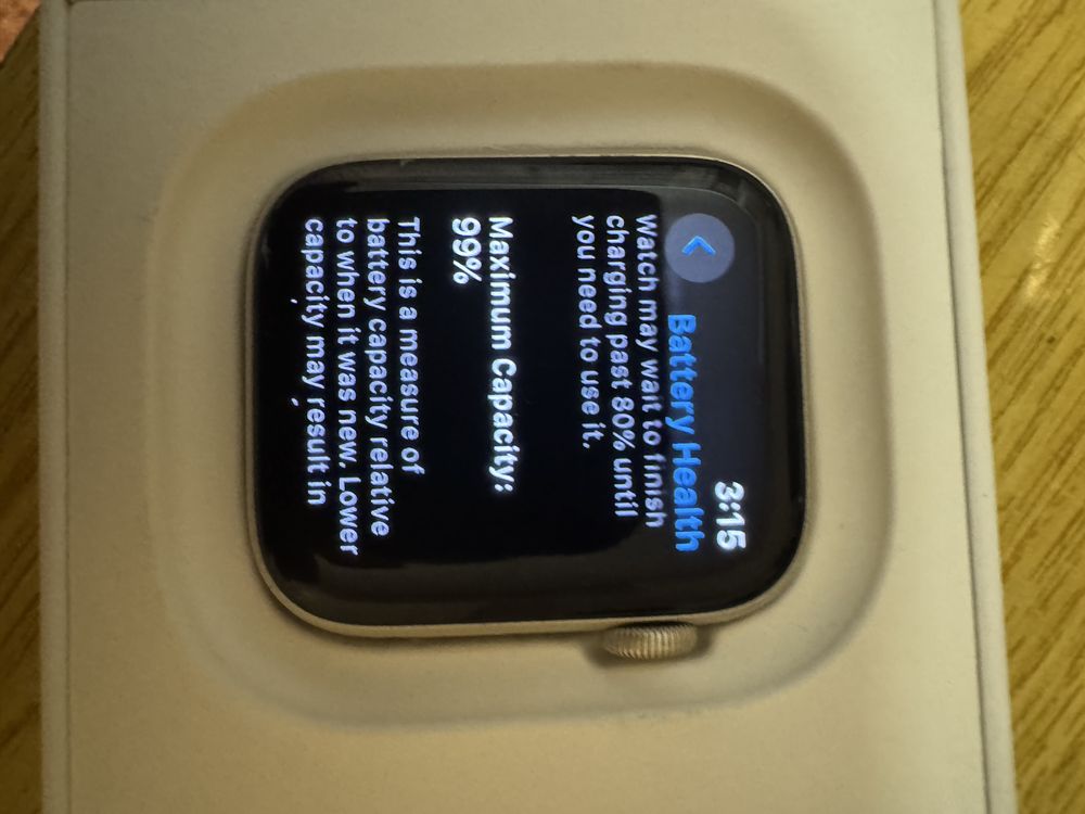 Apple Watch SE2 44mm – Бял,Калъф,Кутия, зарядно– Отлично Състояние