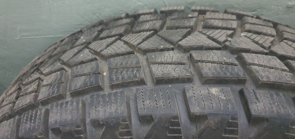 Продам комплект колёс на зиму 235 70 R16