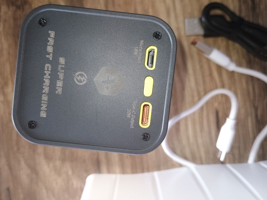 Power Bank,baterie externa  ,20.000 mAh,încărcare rapidă ,4 porturi