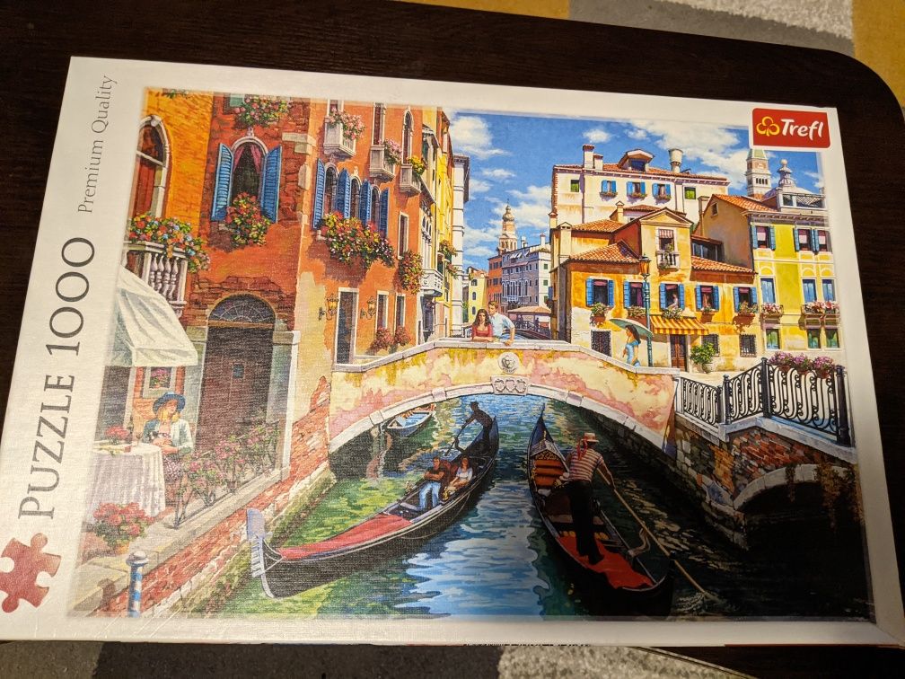 Vând puzzle 1000 piese