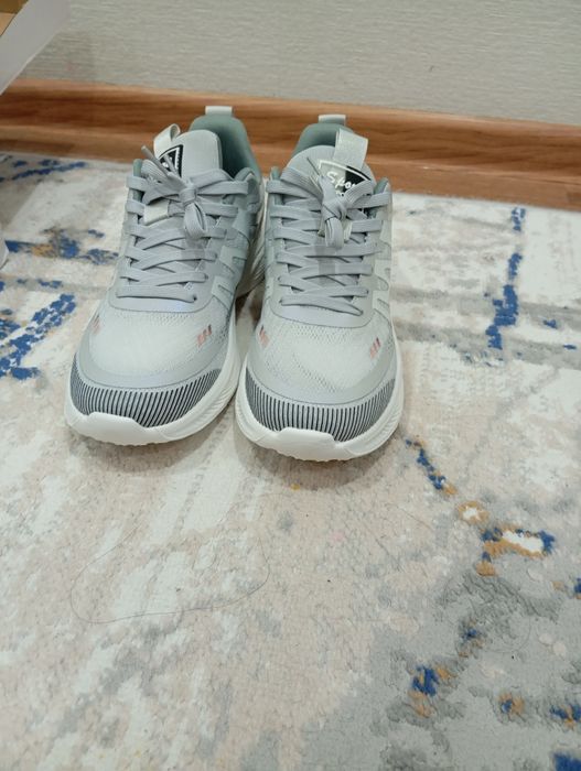 Продам кроссовки спортивные новые