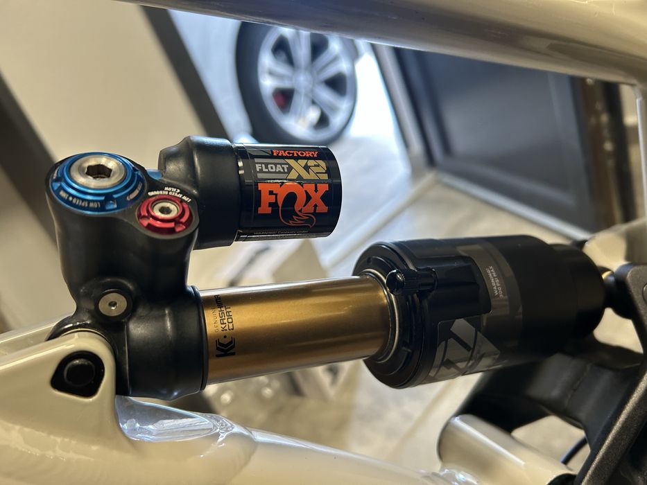 Bicicleta COMMENCAL CLASH 2024