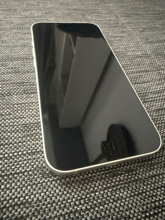 Iphone 13 бял - Като нов!