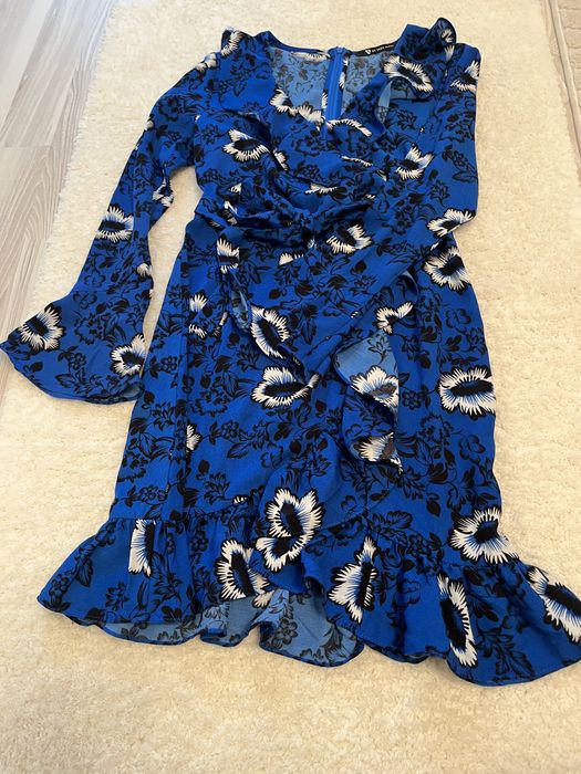 Rochie cu volane, si cordon in talie