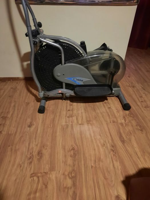 Ofer spre vânzare bicicleta eliptică OrbiTrek.