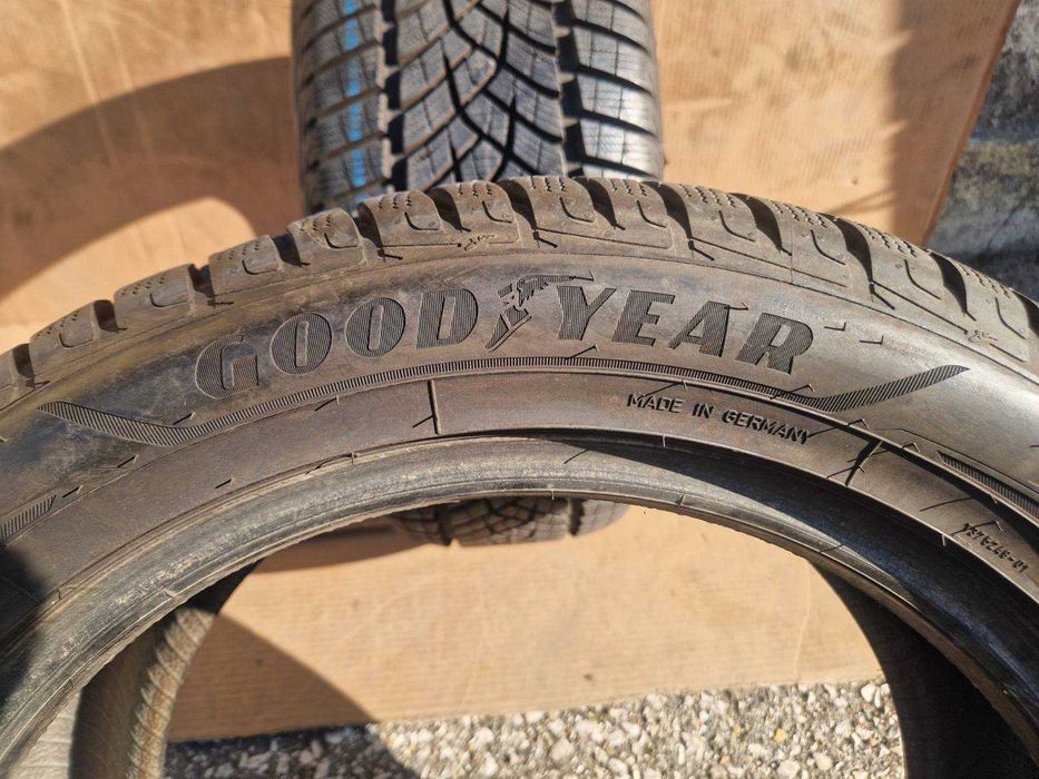 2 Goodyear R17 235/50
Зимни гуми 
DOT4319