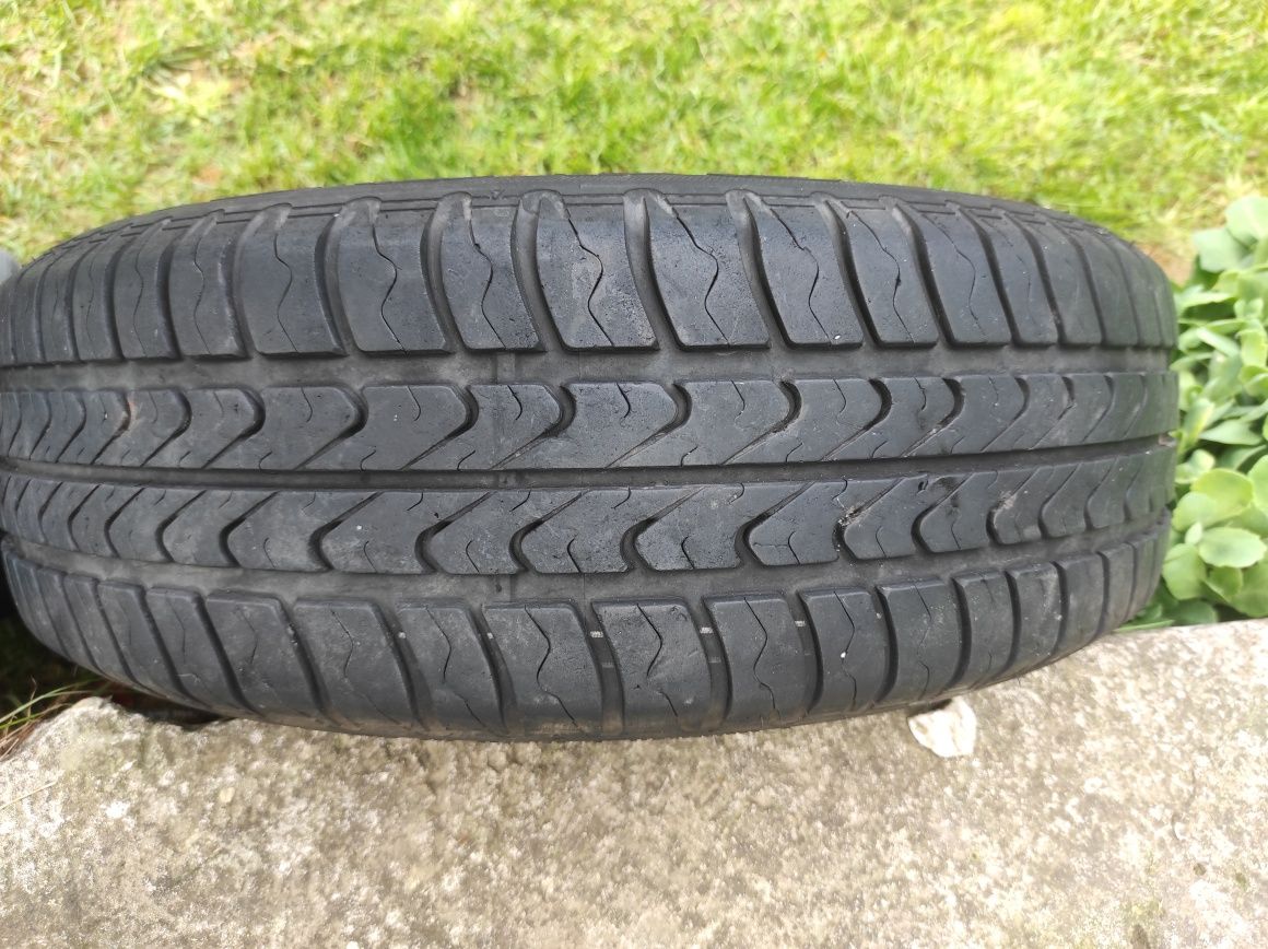 Джанти Ford с летни гуми 175 / 65R 14