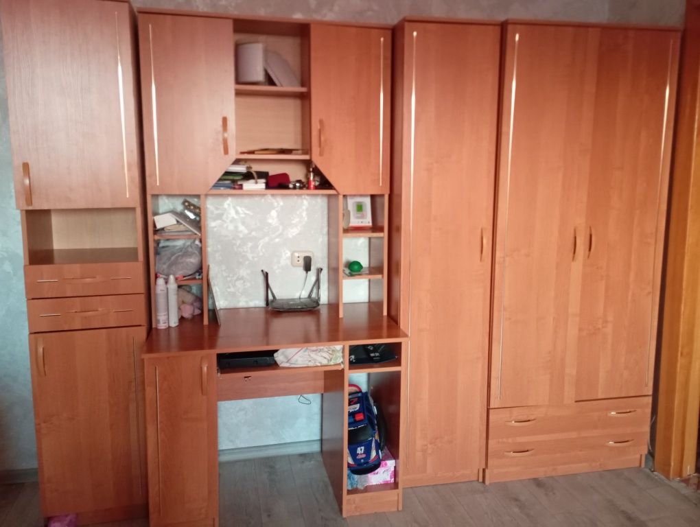 Продам школьную  стенку. Не дорого