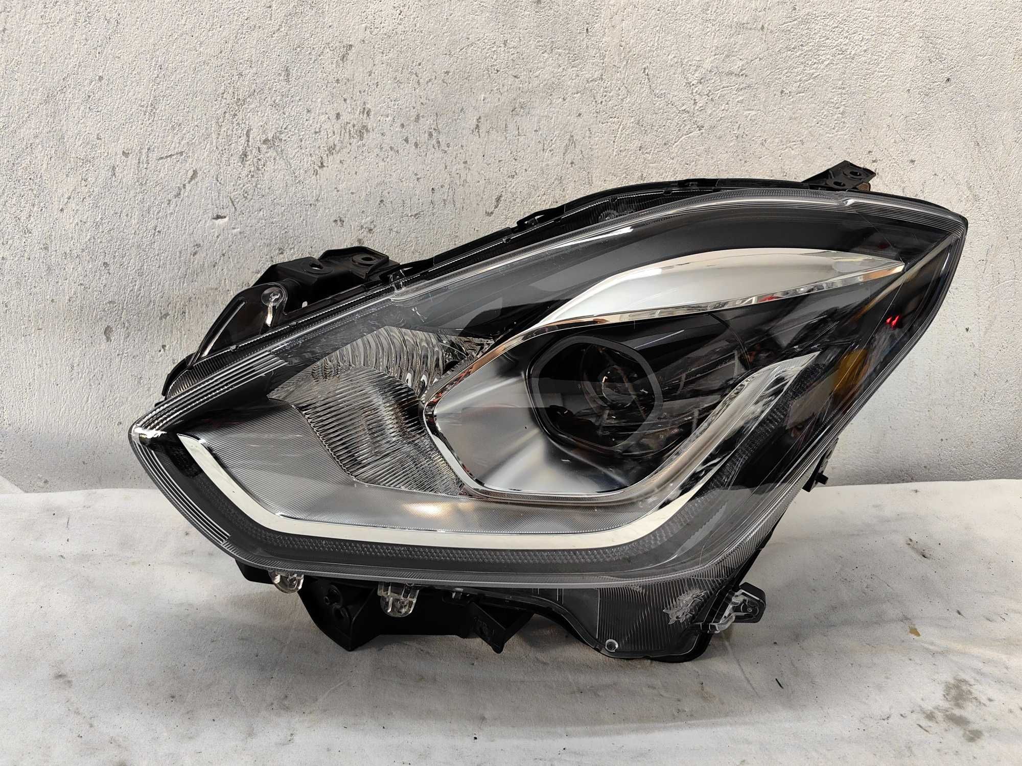 Оригинални  фарове Ляв Десен  Сузуки Суифт  Suzuki Swift Led