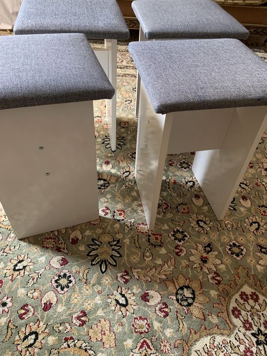 Табуретки 2 шт Новые