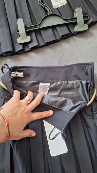 Fustita scolarita, fusta uniforma scoala