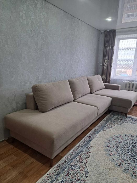 Диван (практически новый)
