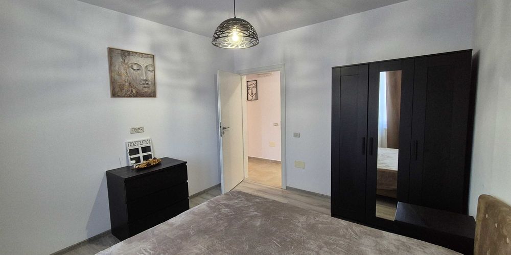 Inchiriez Apartament 2 cam + Curte 160mp ( centrala, parcare )