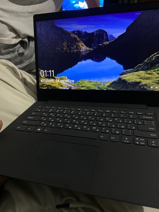 Ноутбук леново v14 ada