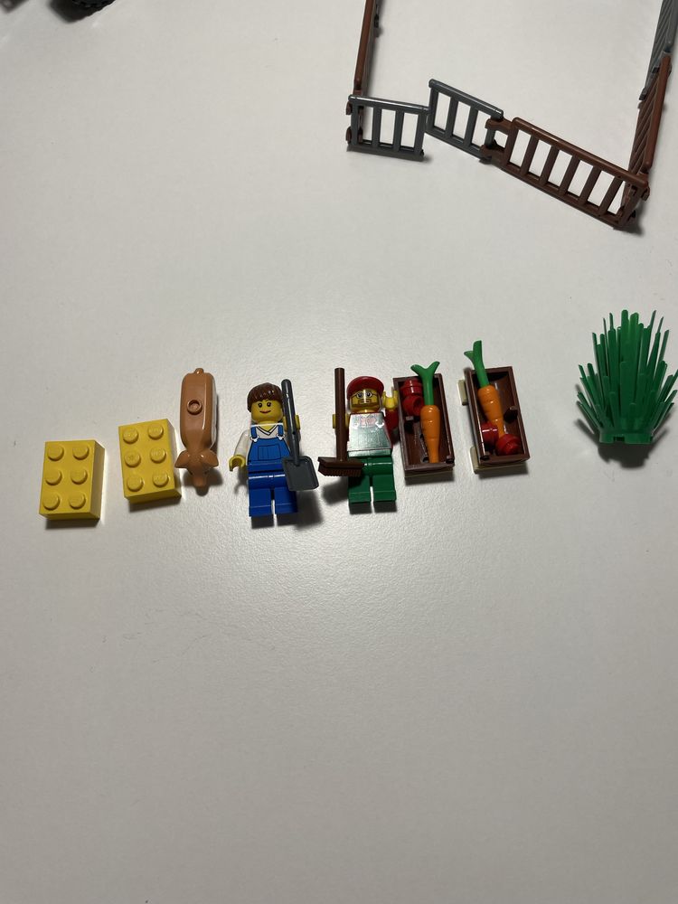 LEGO 7684 Ferma de porci cu tractor – stare excelentă, incomplet
