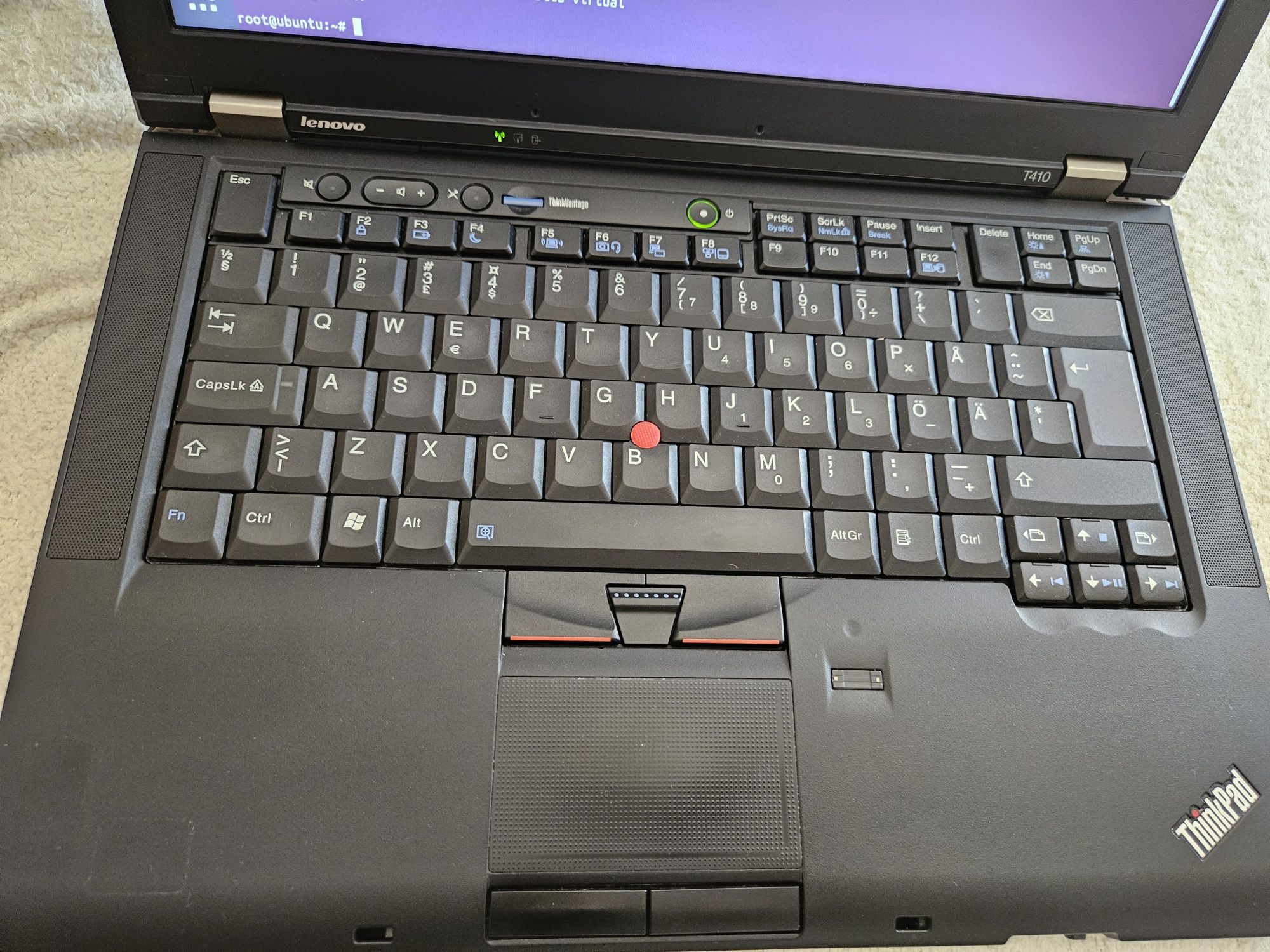 Продавам Lenovo T410