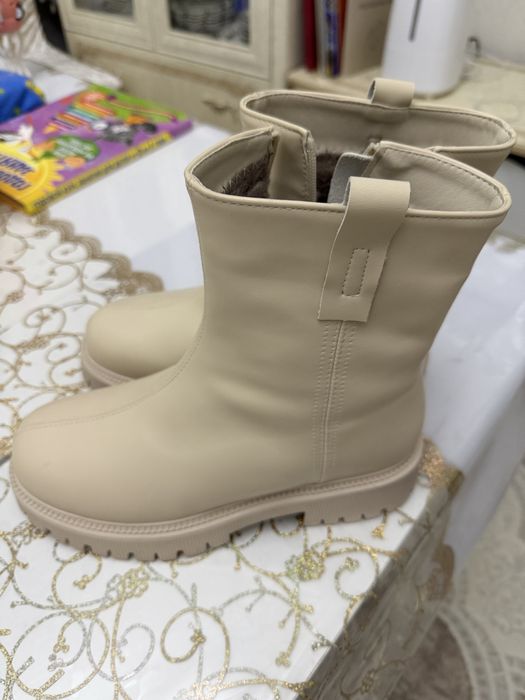 Продаются НОВЫЕ сапоги женские демисезонные