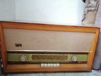 Radio veche decor cu pick up