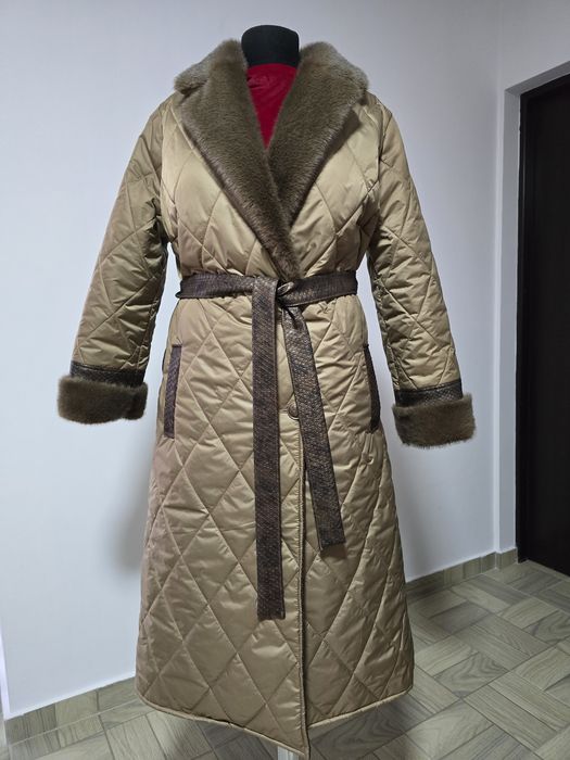 Geaca cu guler din blana naturala moale, cordon propriu în talie